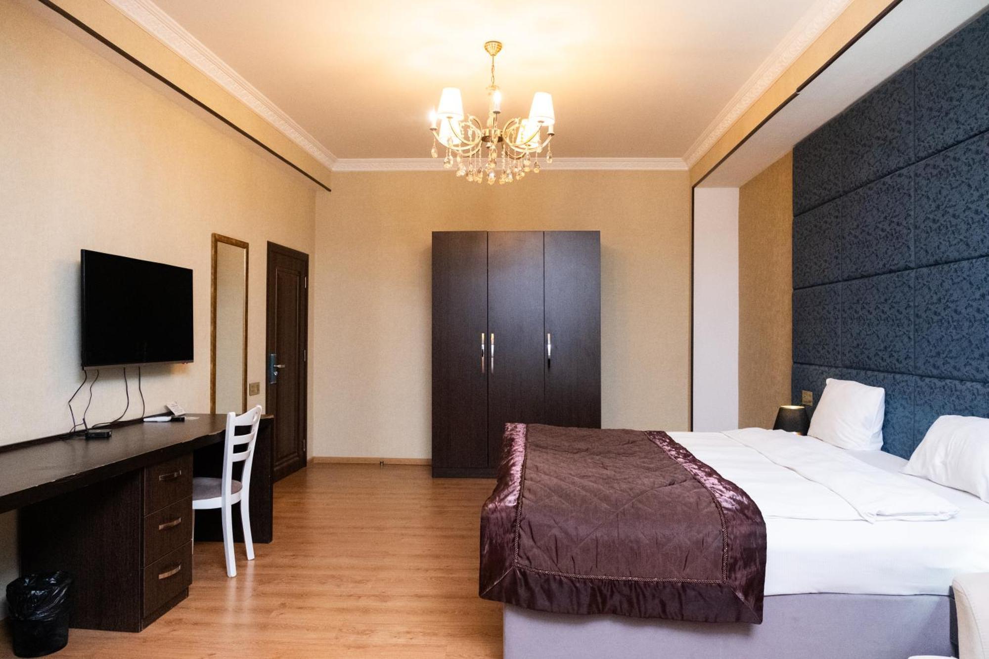 Hotel Grand Mirror 4*