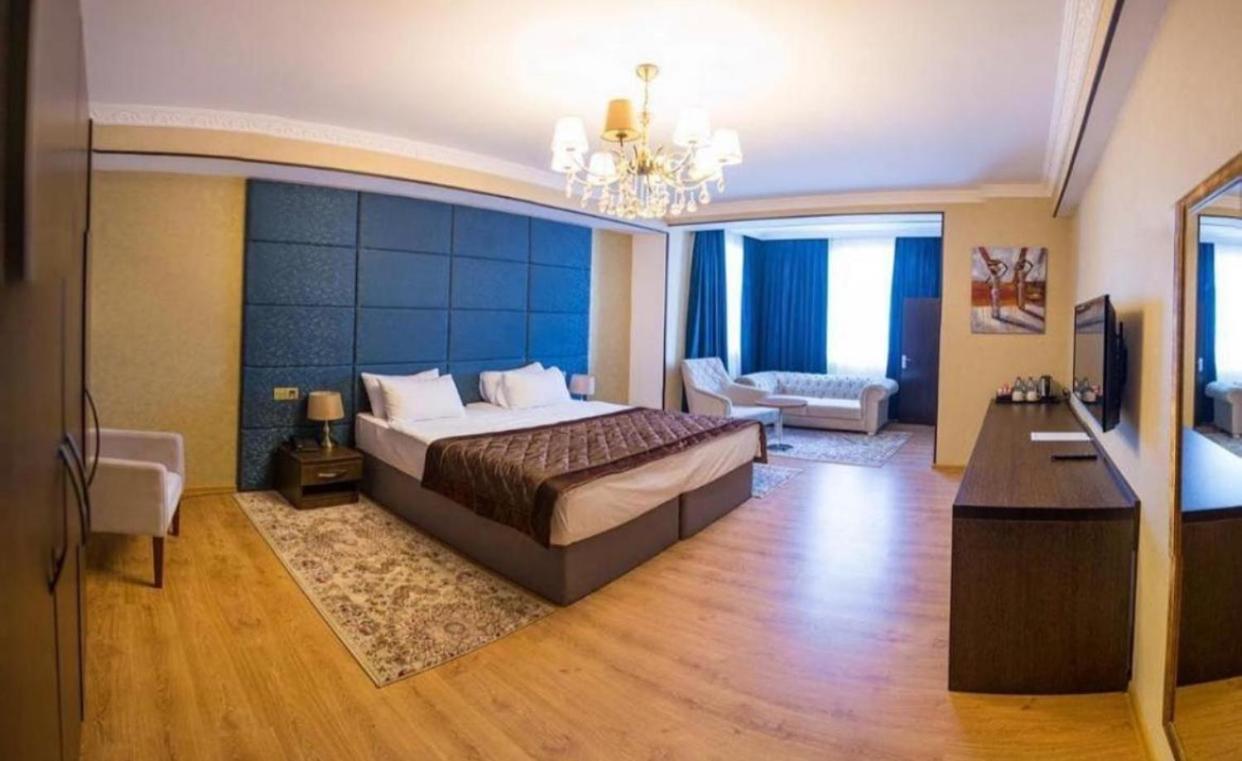 Grand Mirror Hotel