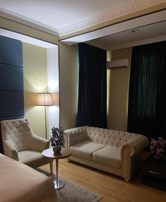 Grand Mirror Hotel