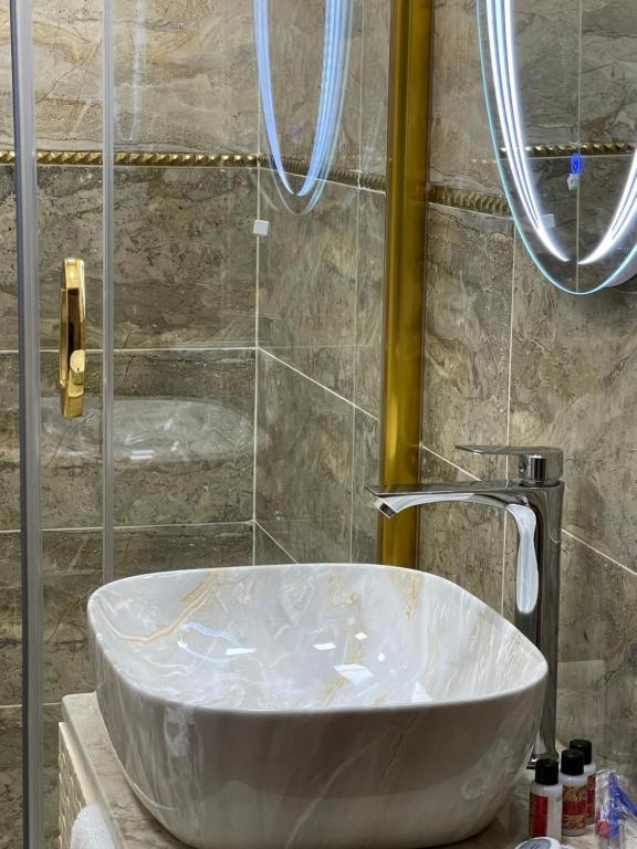 Grand Mirror Hotel